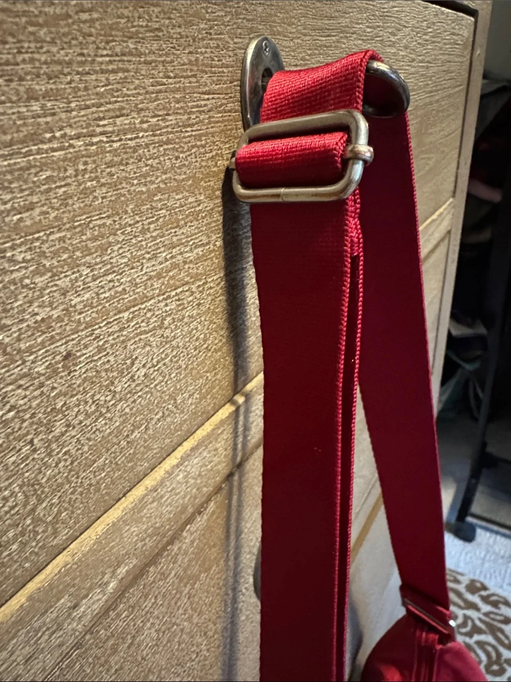 Baggallini Sienna Red crossbody Hobo bag Canvas pockets zip top Travel Vacation